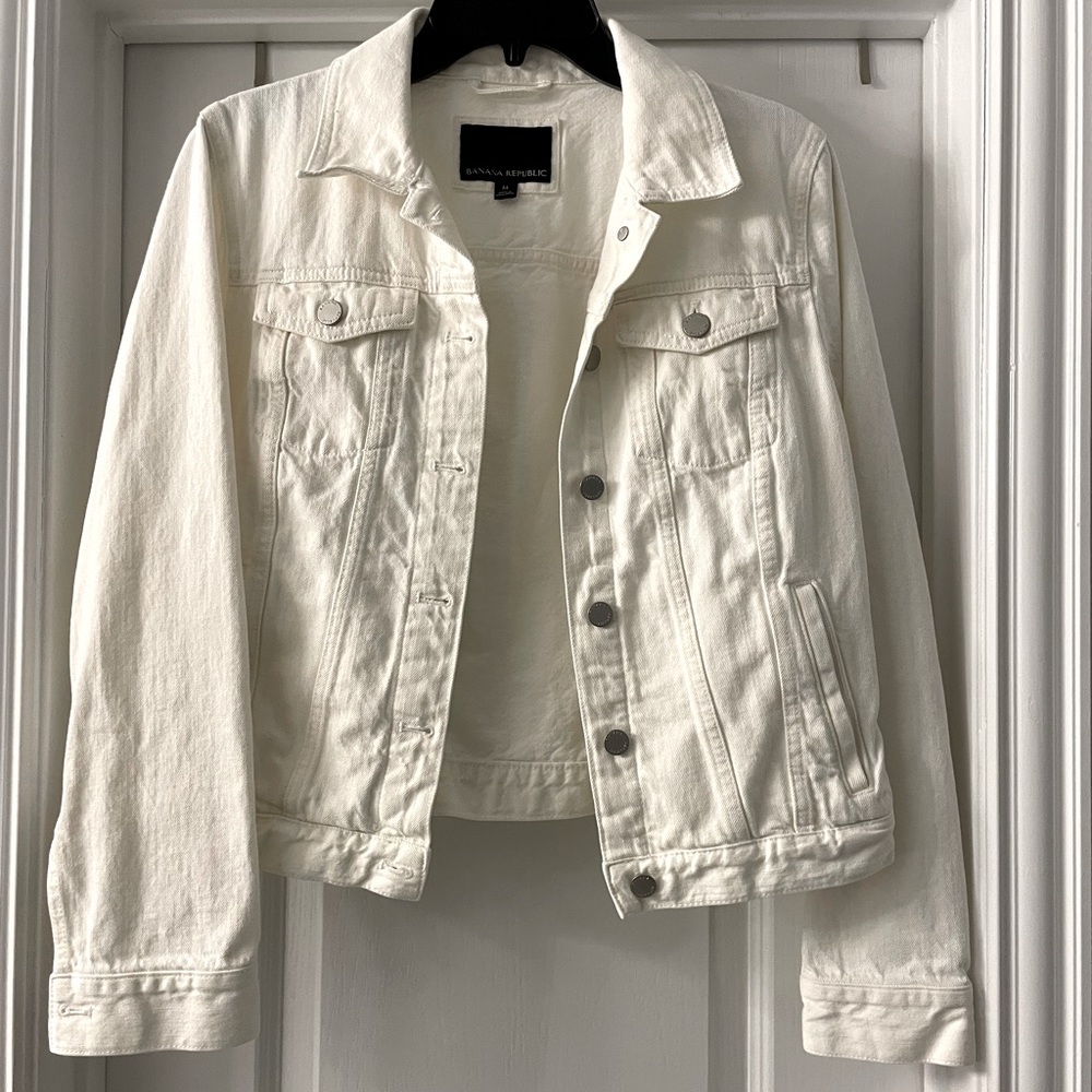 Banana Republic White Denim Jacket 🌸🌼